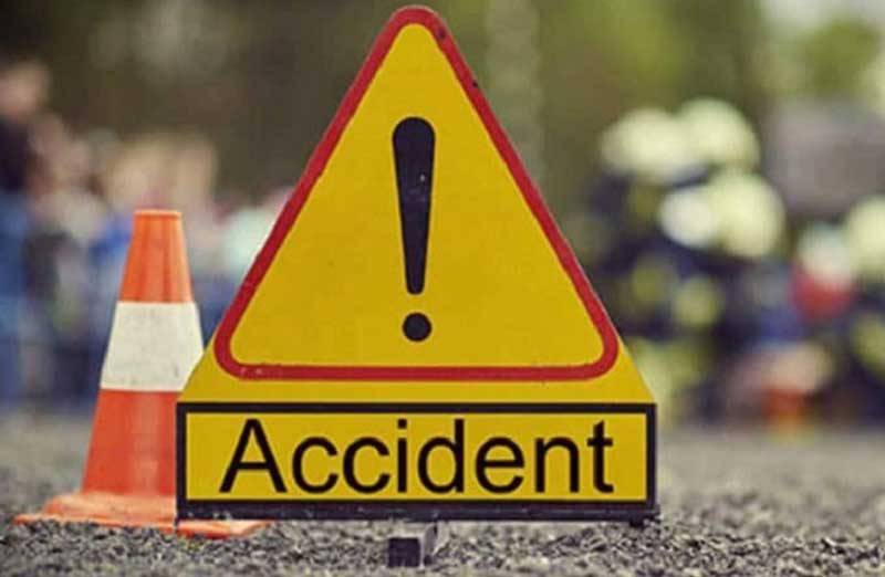 चितवनमा बस र ट्रक आपसमा ठोक्किदाँ १५ जना घाइते
