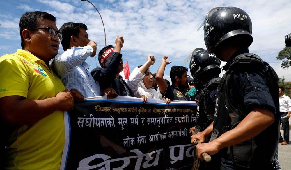 लोक सेवा विज्ञापन खारेजीको माग गर्दै आन्दोलनमा उत्रिएका ११ जना पक्राउ