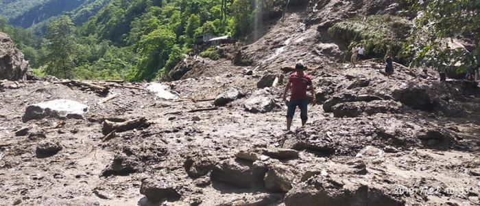 दोलखाको गौरीशंकरमा पहिरो : १० घर भत्किए, एक जना बेपत्ता