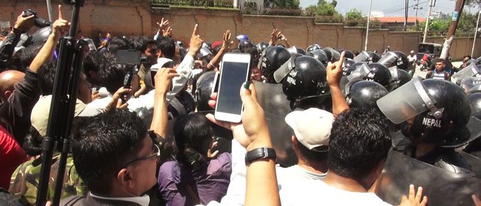 लोकसेवा कार्यालय हटाउन लागेको भन्दै विरोध