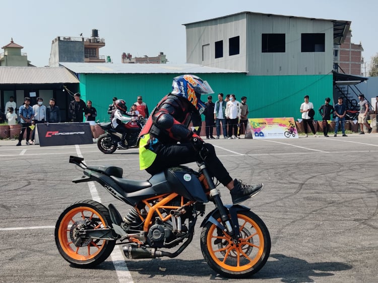 होलीसँगै भक्तपुरमा स्टन्ट शोको रौनक