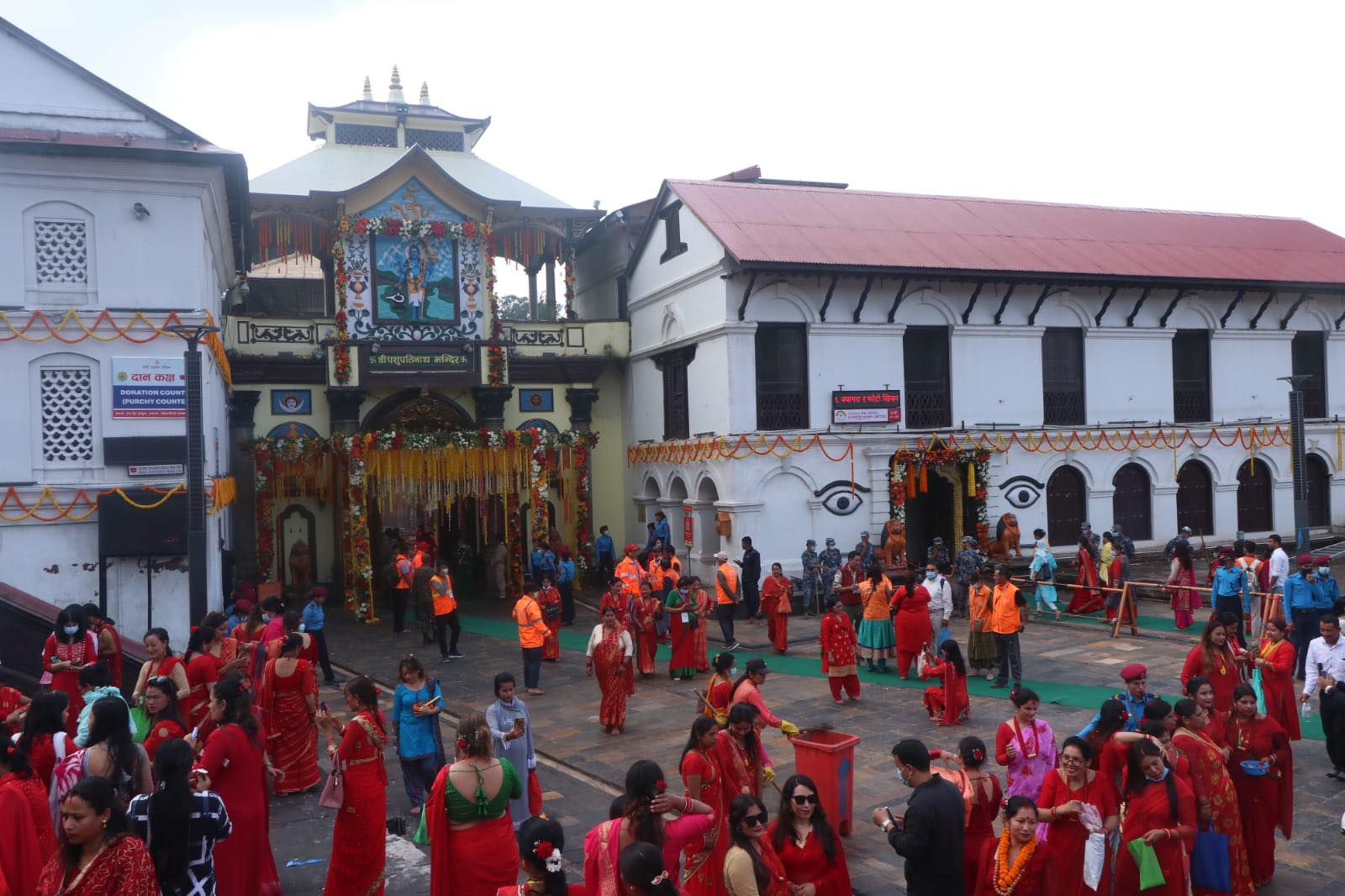 पशुपतिमा तीज मनाईदैँ (फोटोफिचर)