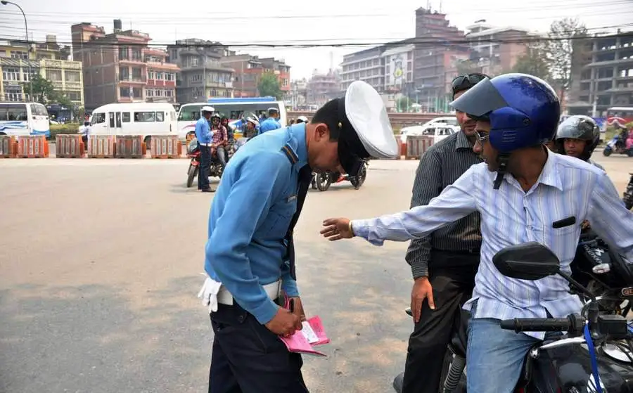 २४ घण्टामा दुई हजार ३०० सवारी चालक कारबाहीमा