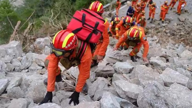 भूकम्पको १७ दिनपछि जीवितै उद्धार