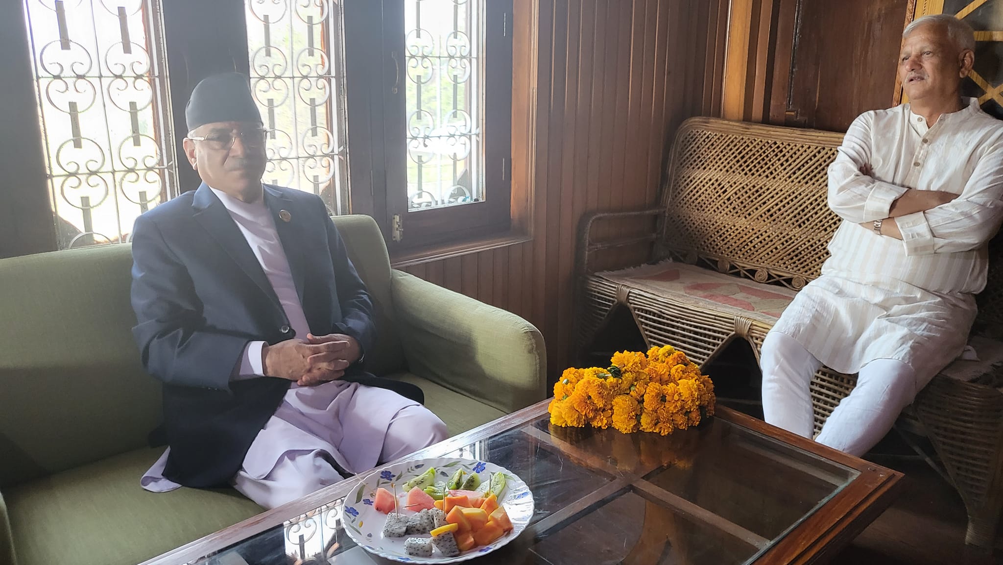 प्रधानमन्त्री प्रचण्ड र एमाले नेता लेखराज भट्टबीच भेटवार्ता