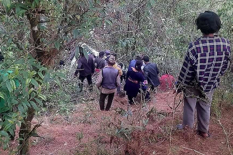 जन्ती बोकेको बस दुर्घटना हुँदा ३ जनाको मृत्यु, ५२ घाइते