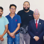 प्रधानमन्त्री र पूर्वप्रधानमन्त्री फिल्म खेल्दै
