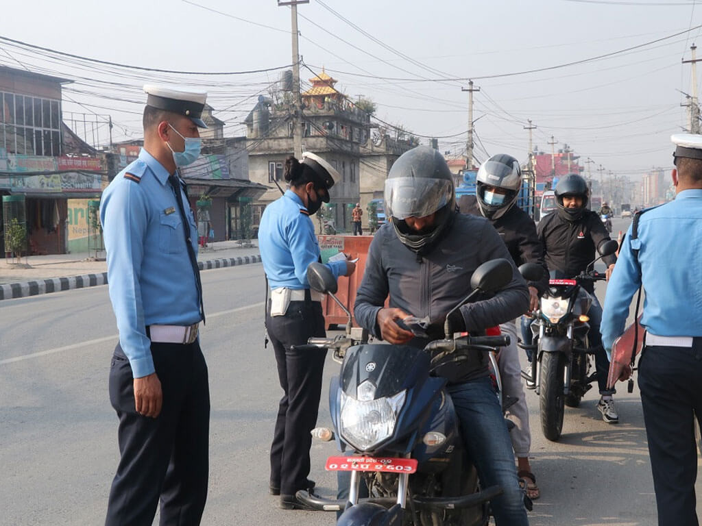 ट्राफिक प्रहरीद्वारा एकै दिन साढे १० लाख राजस्व दाखिला