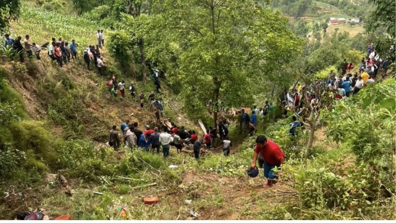 काभ्रेमा बस दुर्घटनामा मृत्यु भएकामध्ये ६ जनाको सनाखत